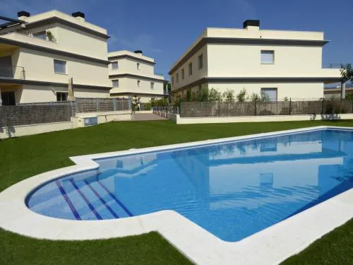 Piso moderno con terraza, jardín, piscina y WiFi, a 400m de la playa en Llançà - ES-228-137