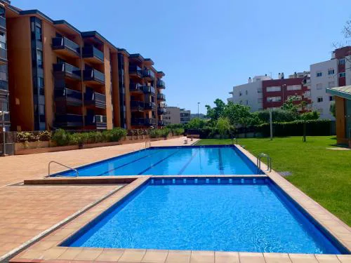 Bright & spacious 2BR in Fenals with pool view