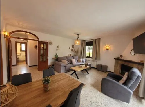 Casa Feliç, 6 people, fireplace and HotTub