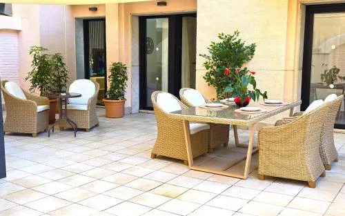 NEXTHOME Chill Out & Pool City Center