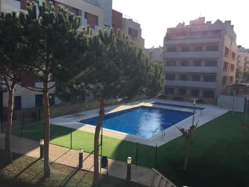 Precioso piso cerca de playa Fenals con 2 piscinas y terraza