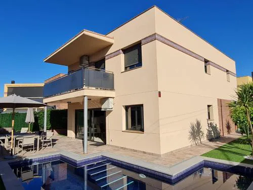 VILLA RIOJA with pool & mountain and sea view, ONLY FAMILYS