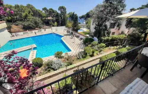 Appartement tout confort avec WIFI vue sur mer et piscine communautaire secteur EL GOLFET à Callela de Palafrugell