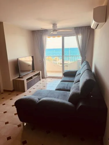 Apartamento en 1ª línea con vistas al mar cerca de Barcelona