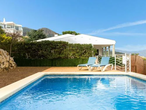 Apartamento con jardín y piscina privada para 7-8 pers. - ES-228-57