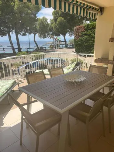 Apartamento con acceso directo a la playa AV-39