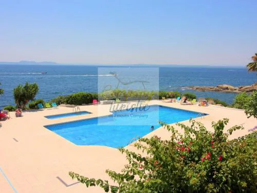 Apartamento con Vista al Mar y Piscina Comunitaria - ES-228-152