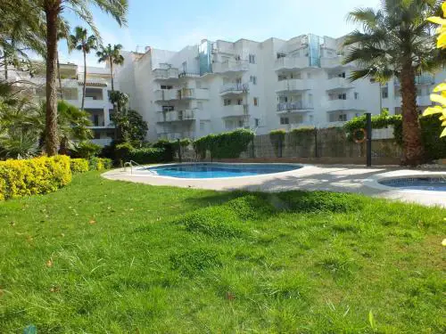 Apartamento en planta baja con piscina comunitaria en Roses, cerca de playas y actividades - ES-204-47