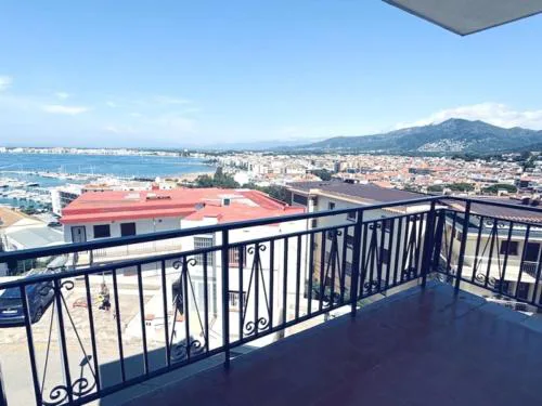 Apartamento moderno en Rosas con terraza, aire acondicionado y piscina - HISP-312-107