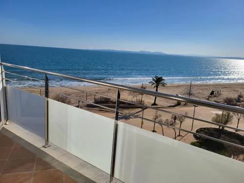 Apartamento primera línea Roses con vistas al mar AV-09
