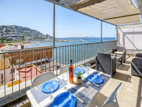 Apartment in Roses near the Beach