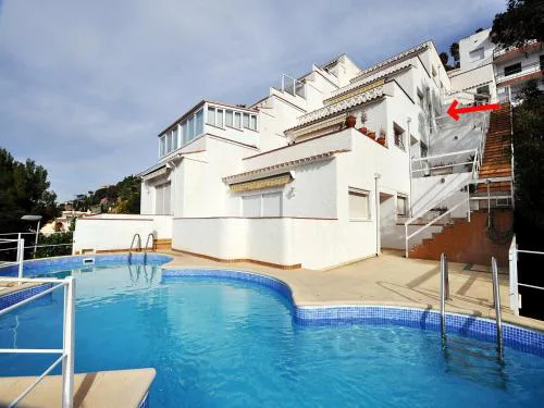 Apartment in Roses with Sea Views & Pool