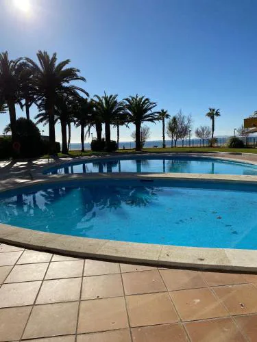 Appartement Moderne Premiere Ligne de Mer avec Piscine