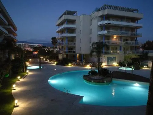 Bonito aparatamento con vistas a la piscina AV-70