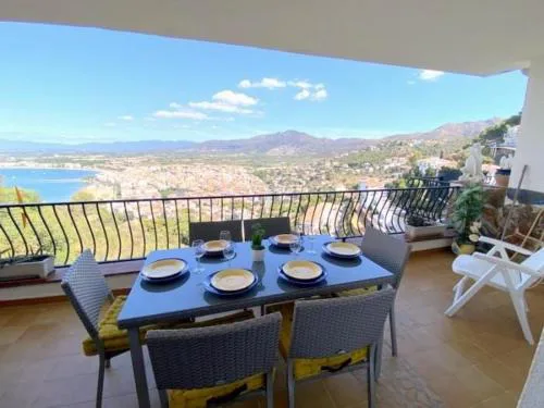Bonito apartamento con terraza y aparcamiento privado en Roses - HISP-312-69