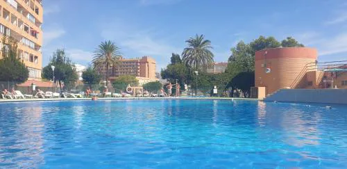 Estudio aire acondicionado 3 piscinas parking y wifi gratuitos