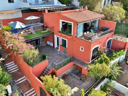 Excepcional Villa con vistas panarómacias al mar AV-81