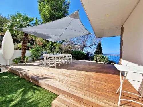 Exclusivo piso con vistas al mar y jardin AV-87