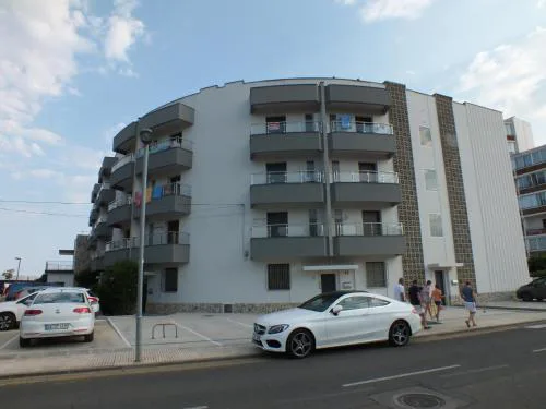 Hermoso apartamento renovado para 4 pers. con parking privado en Roses - ES-204-11