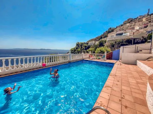 House in Rosas with Waterfront & Beach Nearby