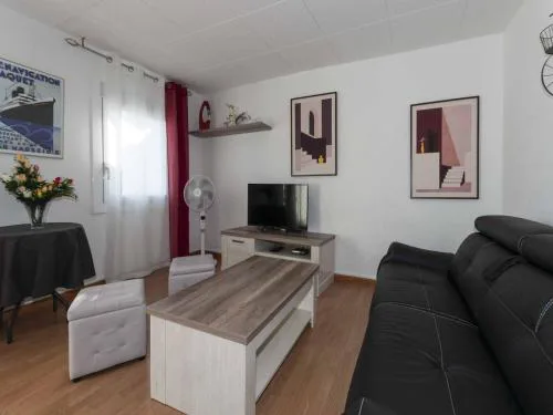 Nice apartment only 50 m from beach in Roses