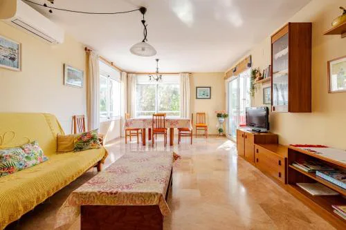 Apartmento en Primera línea de Mar, vistas al Mar y Piscina