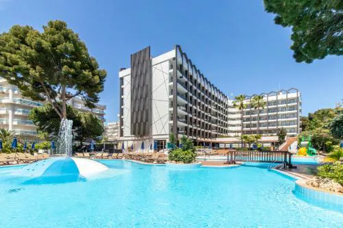 Golden Avenida Family Suites 4*