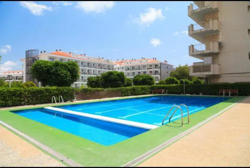 Reina Apartment 150m to Beach with Pool and Balcony near to PortAventura