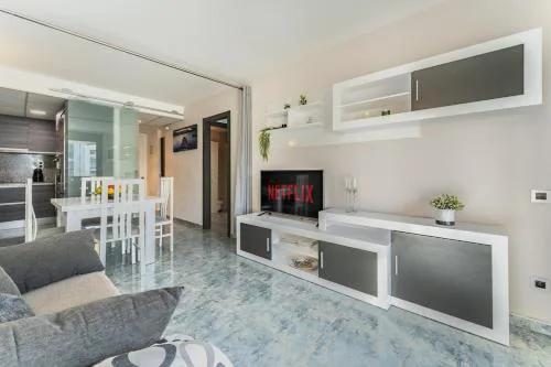 Salou-Modern-Pool-5'playa-2room-PortAvntura-AC13