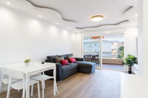 TuristMar - Amplio apartamento con gran terraza con vistas a solo 50m de la playa, Salou