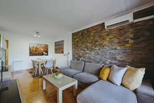 3 bedroom Huge apartament near the beach
