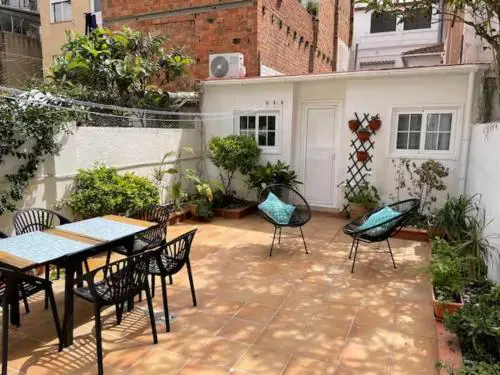 Apartamento con jardín cerca playa y a 15 min de Plaza Catalunya en tren