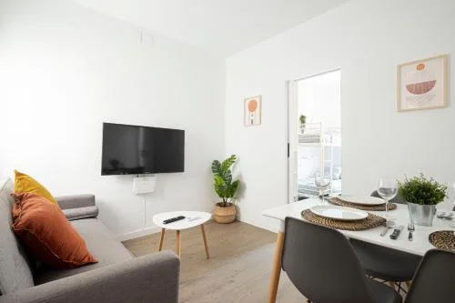 APARTMENT BEACH PICASSO