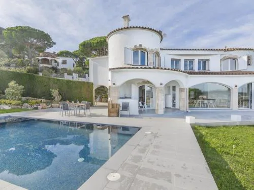 Villa Saramel con vistas panorámicas al mar
