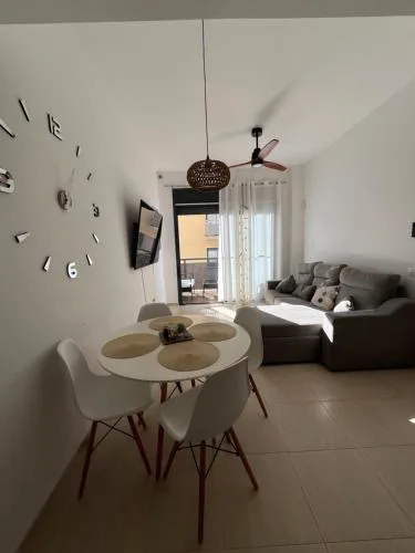 Apartamento con piscina ,parking y aire acondicionado