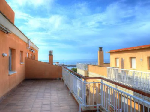 Ático con terraza cerca del mar para 4 personas en San Felíu de Guíxols - ES-298-16