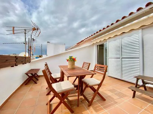 LLOGUER30 White Home, terrace with views, close to the beach