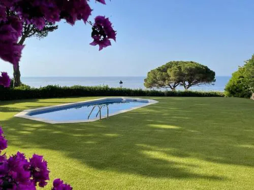 Sea view house with private pool and garden