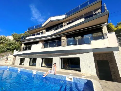 Villa de lujo con vistas al mar y piscina privada