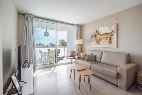 Sitges Spaces Oasis Penthouse 3 Bedroom, 2 Bathroom, Terrace, Pool, Sleeps up to 6