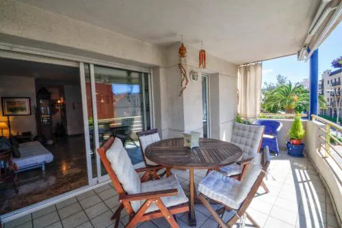 The Rose by Hello Homes Sitges