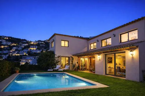 Villa Sitges Julia Vista Espectacular 2 k m s de la Playa Comoda & Area Tranquila Amplitud interior y plana
