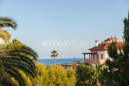 Villa Sitges Tupinetti Beach at 1 min walk Amaizing Garden and View Center Sitges 5 minutes walk NO NEED CAR