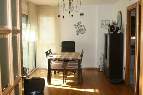 Alojamiento entero luminoso y bien ubicado en Terrassa Barcelona 3habitaciones 2baños