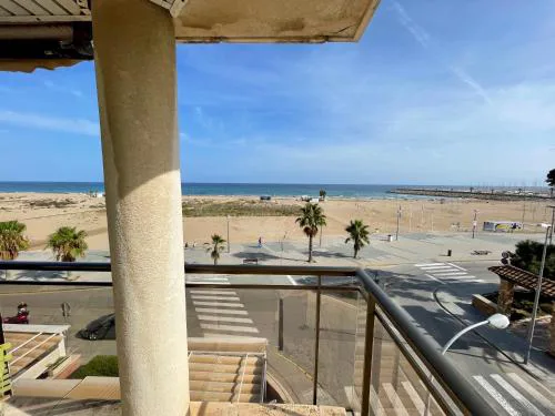 APARTAMENTO CON GARAJE en primera línea de playa