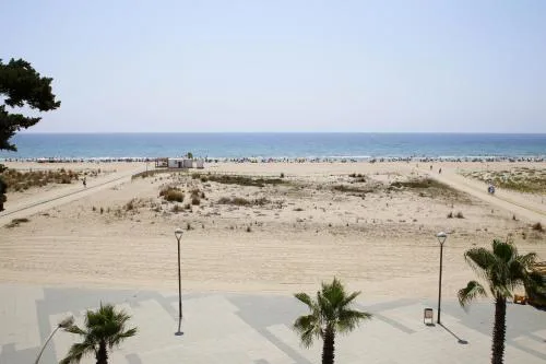 AT038 Vistas de la playa, primera línea con piscina