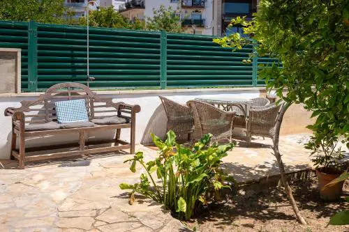 AT077 Planta baja con jardín privado