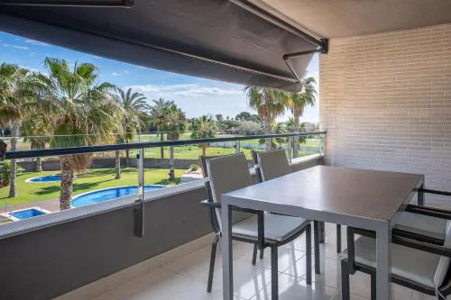 AT115 Completamente equipado, con piscina y cerca de la playa