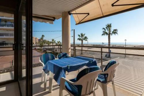 AT118 Front view beach, pool, airco, wifi, parking