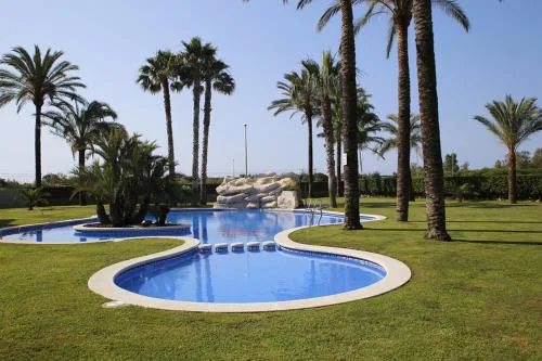 AT119 Completamente equipado, con piscina y cerca de la playa